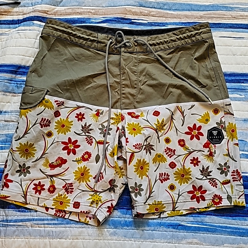 VISSLA MENS boardshorts size 34
